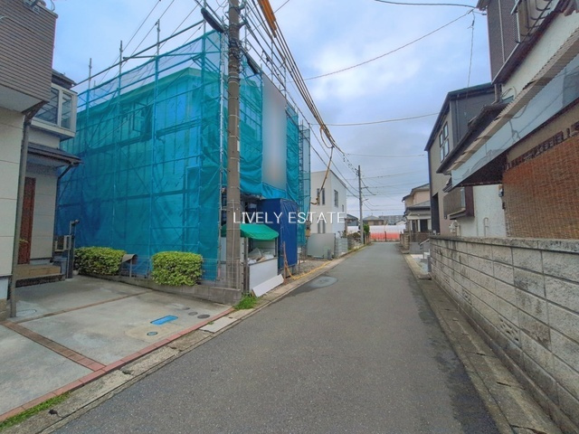 草加市遊馬町 新築分譲住宅の前面道路含む現地写真