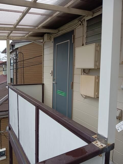 横浜市瀬谷区相沢２丁目のアパートの玄関