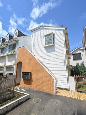 座間市東原３丁目のアパートの外観
