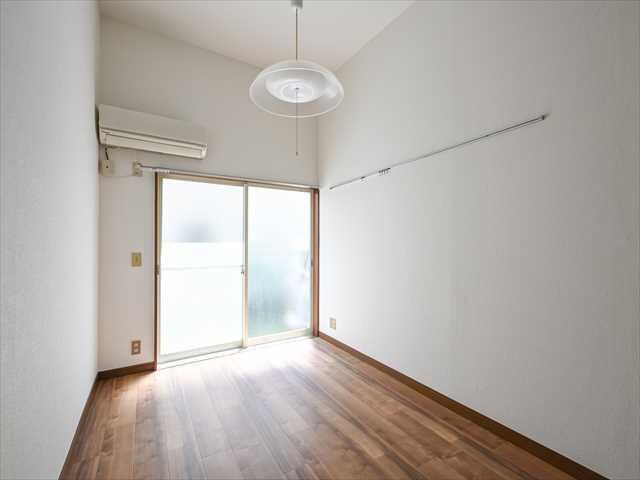 座間市東原３丁目のアパートの居間・リビング