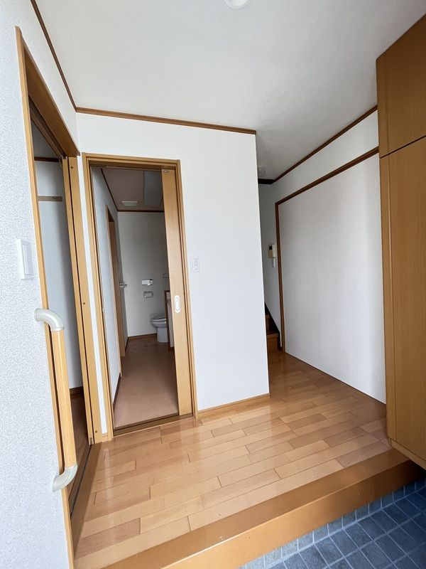 松山1丁目貸家（脇山邸）の玄関