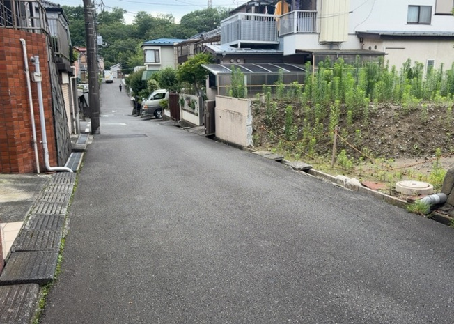 【外観】 | 物件の詳細については、現地を見てわかること以外に、役所や法務局などで調べないとわからないことがあります。そのため、現地に行く場合は、もしこの物件を買ったらどのような生活ができるかをイメージしましょう。