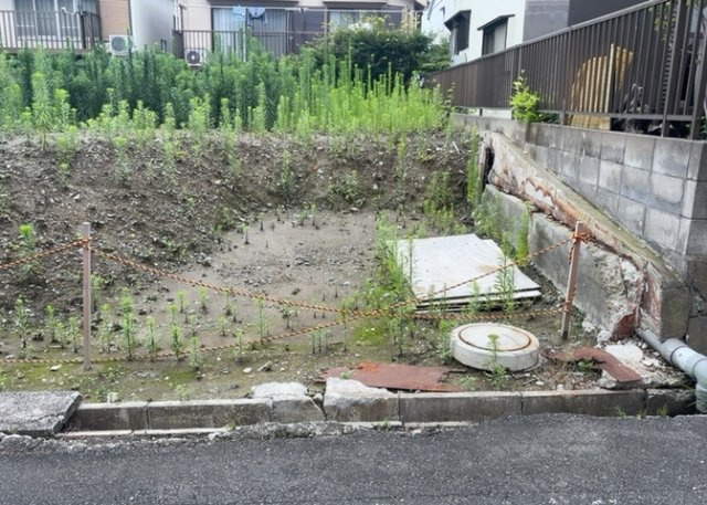 【外観】 | 人が暮らすうえで日光は大切な要素となります。日当たりの良さは譲れないポイントですね。併せて近くに大きな建築物の建築予定がないか、あるいはそれが可能な土地が近くにないか事前に確認することもお勧めします。