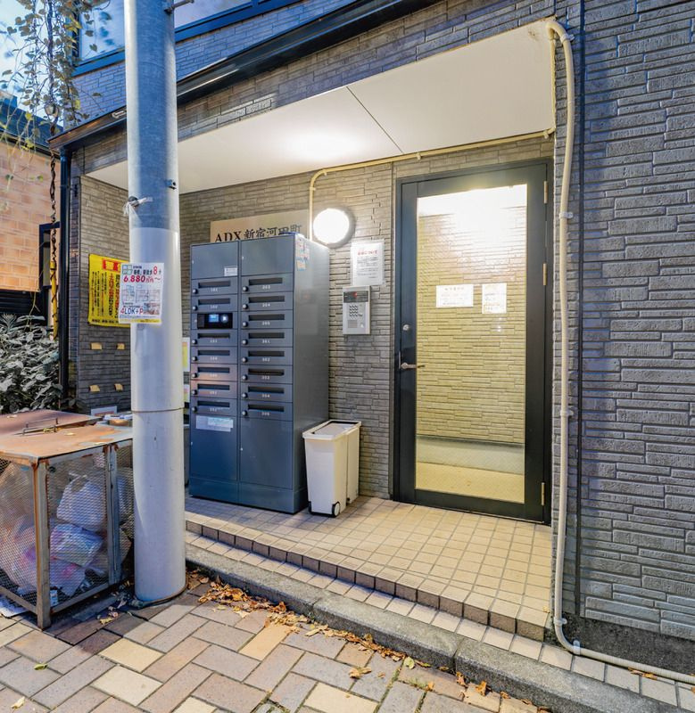 ADX新宿河田町のエントランス