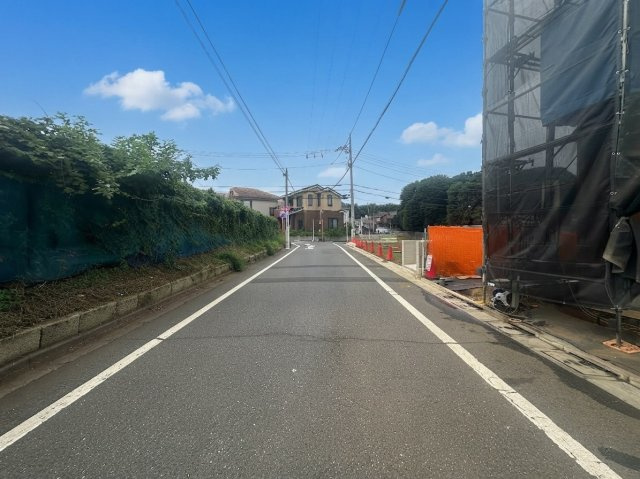 練馬区土支田4丁目 全3棟 2号棟の前面道路含む現地写真|南側約6ｍ公道に面する全3棟
開放的なロケーションに誕生します