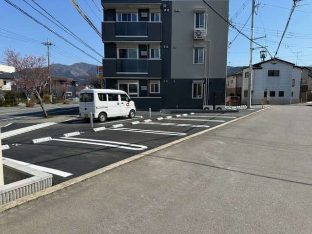 リーベルアルトの駐車場