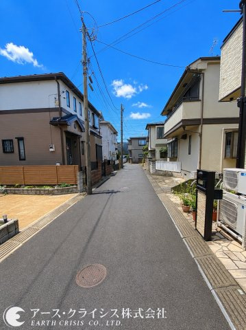 【前面道路含む現地写真】 | 松戸市六高台5丁目 | お気に入りのハウスメーカーや工務店で建築可能。デザインも間取も自由に決められるので、「自分たちらしい暮らし」を実現できます。日常に便利さと穏やかさを兼ね備えてた、立地はいかがでしょうか。