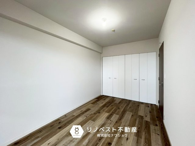 リバーガーデン東大阪新庁舎アヴェ二ューの洋室|約7帖の洋室♪
奥行きがあり、全居室の中で一番広い間取りです◎クローゼット2ヶ所有り◎