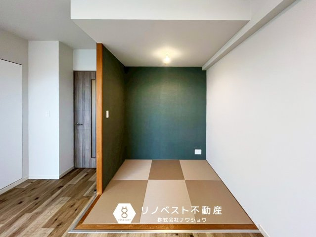 リバーガーデン東大阪新庁舎アヴェ二ューの和室|約2.3帖のリビングに隣接した畳コーナー♪
扉が無い分、スペースを全面的にフル活用していただけます◎