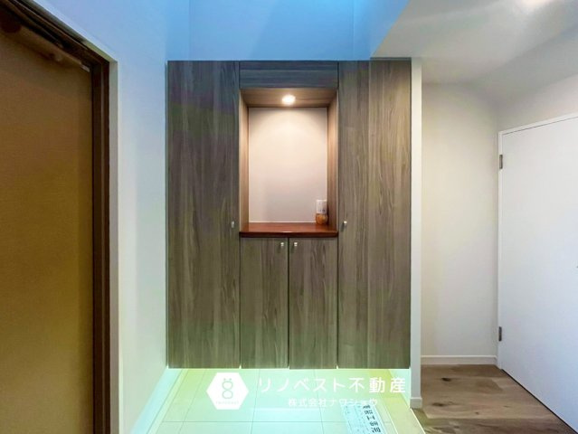 リバーガーデン東大阪新庁舎アヴェ二ューの玄関|【リノベスト不動産】土日祝も営業中！HPより来店予約も可能です◎

