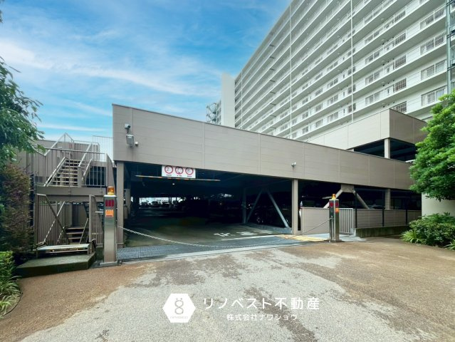 リバーガーデン東大阪新庁舎アヴェ二ューの駐車場|【リノベスト不動産】弊社では売却のご相談も受付中！まずは一度ご相談ください♪
