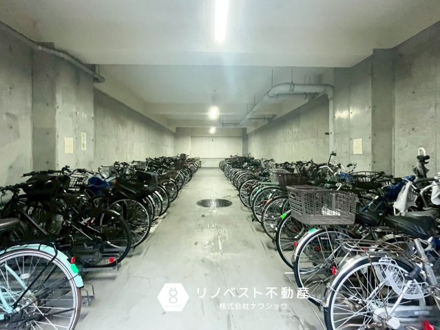 リバーガーデン東大阪新庁舎アヴェ二ューの駐輪場|【リノベスト不動産】東大阪市・生野区・東成区での物件探しは弊社にお任せください！
