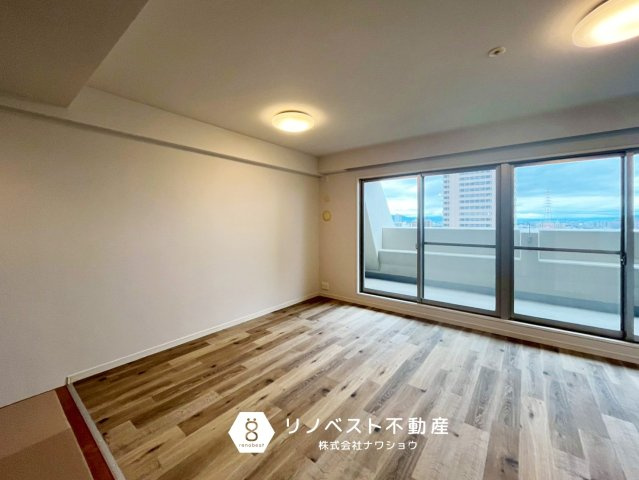 リバーガーデン東大阪新庁舎アヴェ二ューの居間・リビング|14階の高層階なので、東大阪の街が一望できます◎