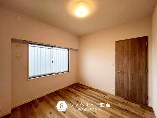 リバーガーデン東大阪新庁舎アヴェ二ューの洋室|エアコン設置可能◎
6.2帖なのでインテリア配置もしやすい広さです◎