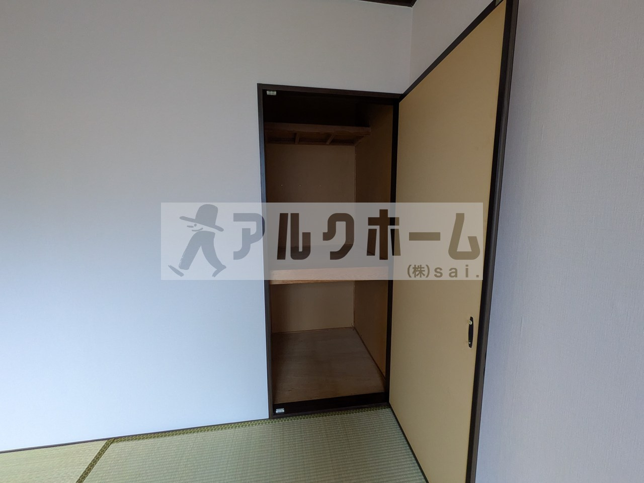 柏原市国分本町３丁目のアパートの収納|本町ガーデンハイツ　和室