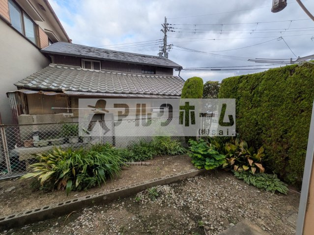 柏原市国分本町３丁目のアパートの庭|本町ガーデンハイツ　玄関