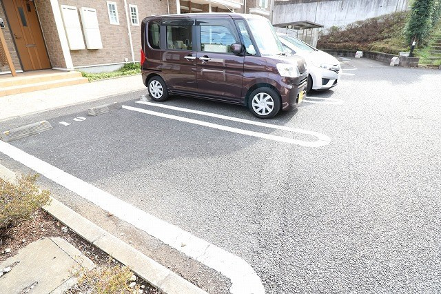 平置き駐車場です！