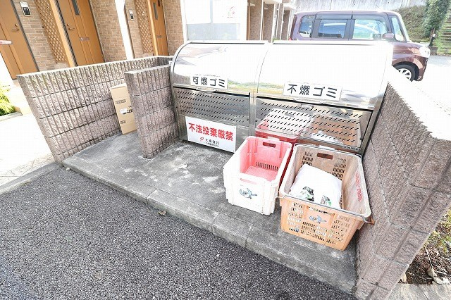 敷地内ごみ捨て場あります！