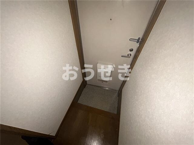ハイツクイーンの玄関