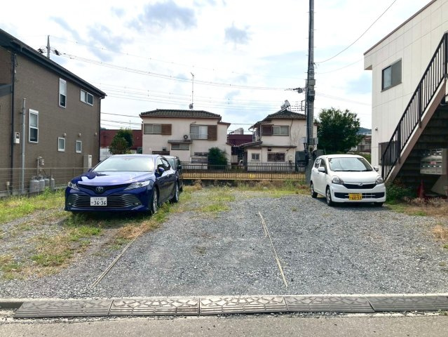 八王子市下恩方町のアパートの駐車場