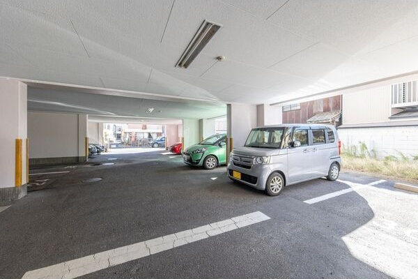 アメニティ雁道の駐車場