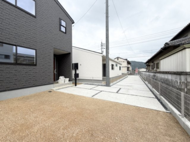 【前面道路含む現地写真】 | リーブルガーデン総社市清音上中島第3 (全3棟)