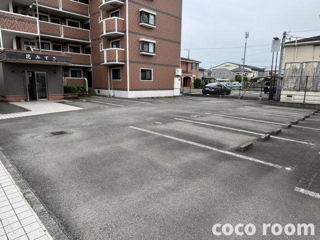 花みずきの駐車場