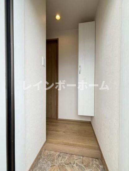 キャメル岩槻西町の玄関
