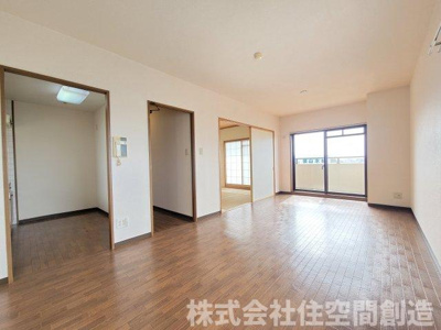 【居間・リビング】 | CALME J-1 | ※同タイプの写真となり、実際のお部屋とは異なる場合があります