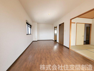 【居間・リビング】 | CALME J-1 | ※同タイプの写真となり、実際のお部屋とは異なる場合があります