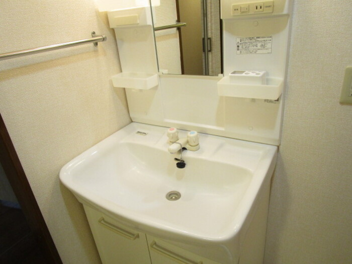 ファミール行徳の独立洗面台
