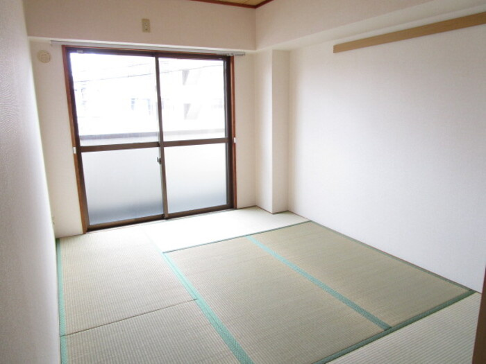 ファミール行徳の和室