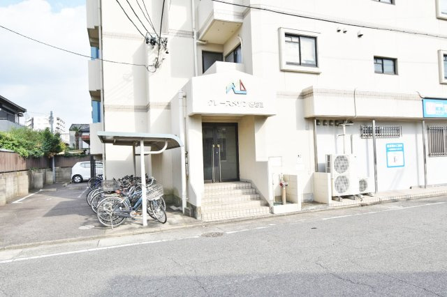 グレースメゾン名海3のエントランス|落ち着いたエントランスです