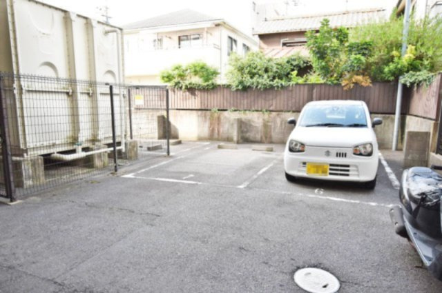 グレースメゾン名海3の駐車場|駐車場です