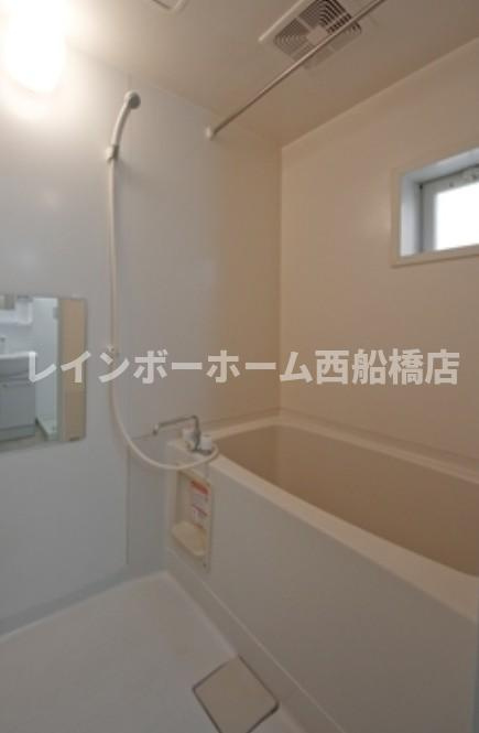 クレインハウス妙典の浴室