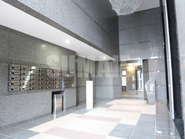 ルーブル東十条弐番館のロビー|開放感溢れるエントランスロビーです