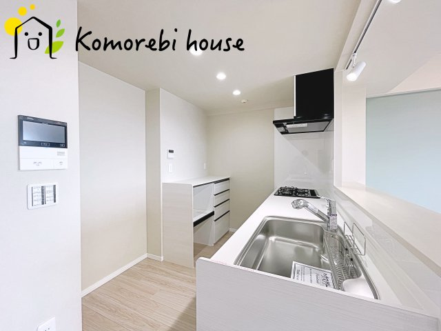 ファインアリーナ北鴻巣参番館のキッチン|3口ガスコンロ付きシステムキッチン