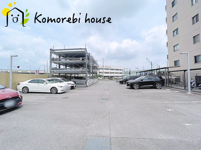 ファインアリーナ北鴻巣参番館の駐車場