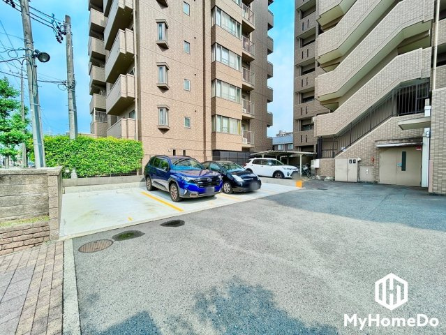 ユーハウス第5守山の駐車場