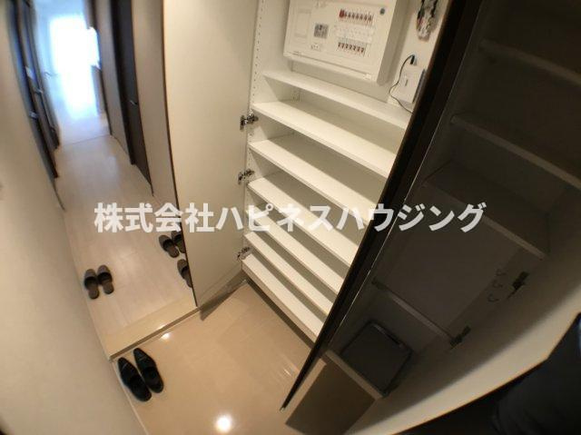 クレストフォルム柏サウスウイングの玄関