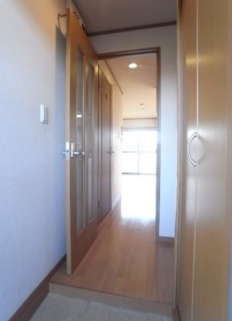 八王子市横川町の賃貸マンションの玄関