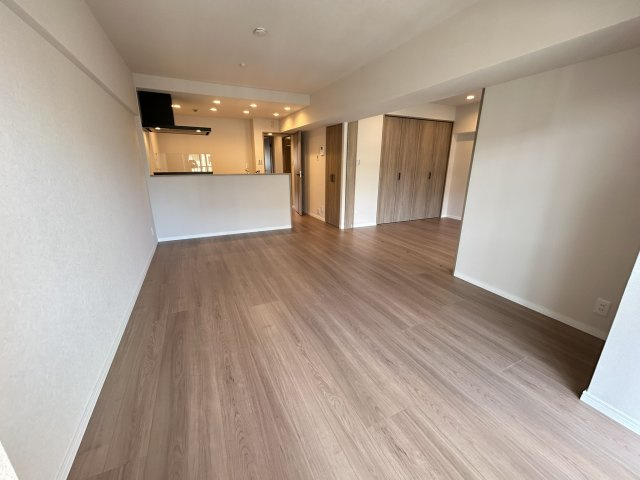 【居間・リビング】 | 西宮セントポリア１号棟 | こちらのリビングで趣味の時間をお楽しみください