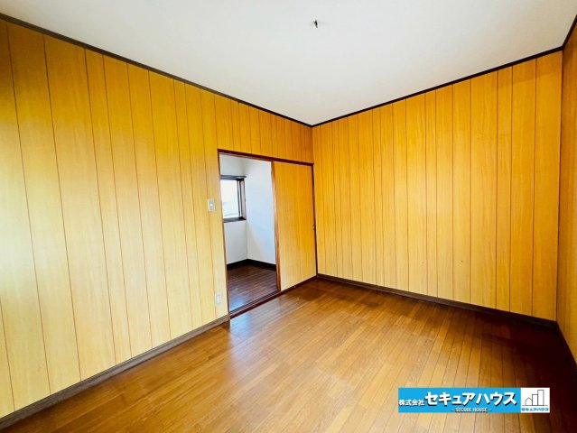 【中古戸建】豊明市栄町九左山の洋室|【6帖洋室】
◆シンプルな洋室のため自分好みの空間をつくりやすいです♪追加リフォームもお任せ下さい！全居室6帖以上の広々とした間取りが魅力です♪　　　　　　　　　　　　　　　　　　　　　　　　　　　　