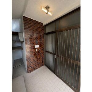 レオンハウスの玄関