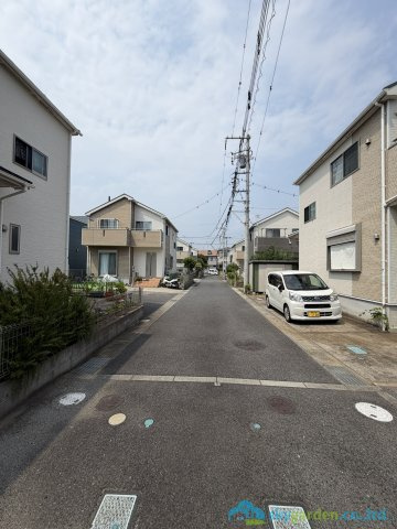 大磯町国府本郷　中古戸建の前面道路含む現地写真