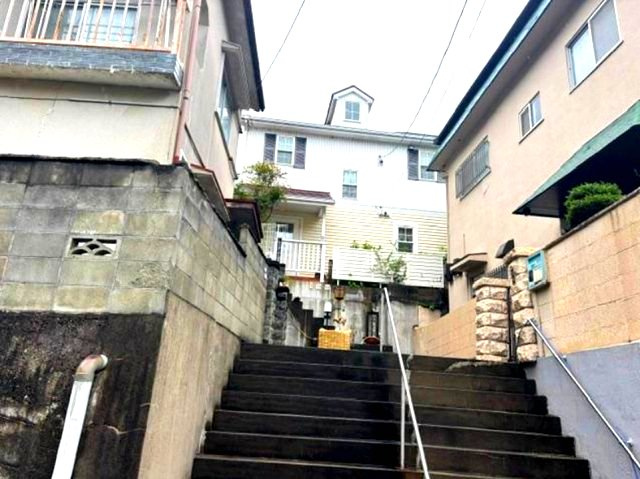 山本台1丁目の外観|充実の設備【太陽光発電システム・複層ガラス・省エネ給湯器】