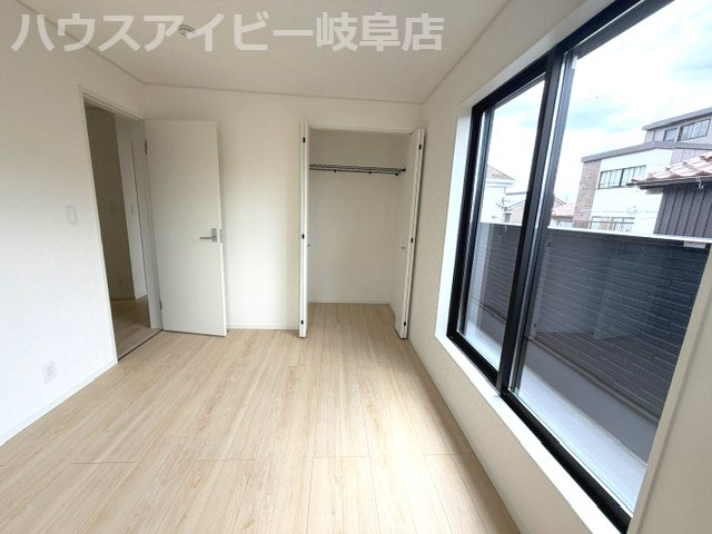 岐阜市青柳町新築建売限定1邸！明郷小学校・中央中学校！最寄りのバス停徒歩4分！お車2台可能！の洋室|岐阜市青柳町新築建売限定1邸！明郷小学校・中央中学校！最寄りのバス停徒歩4分！お車2台可能！
