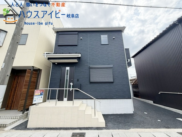 岐阜市青柳町新築建売限定1邸！明郷小学校・中央中学校！最寄りのバス停徒歩4分！お車2台可能！