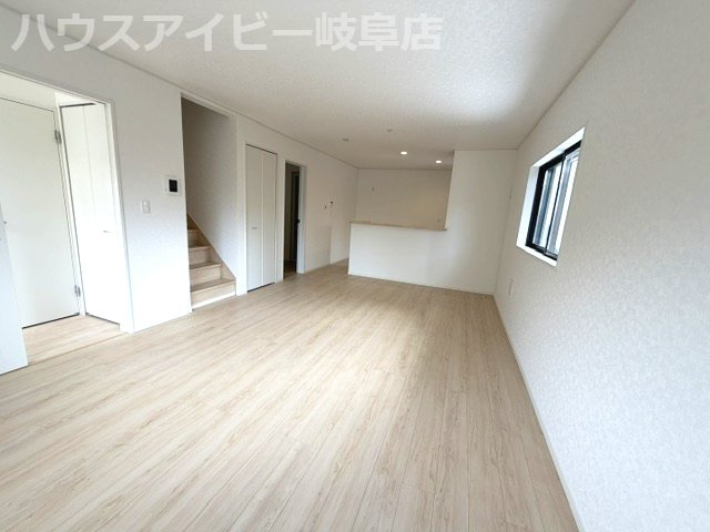 岐阜市青柳町新築建売限定1邸！明郷小学校・中央中学校！最寄りのバス停徒歩4分！お車2台可能！の居間・リビング|岐阜市青柳町新築建売限定1邸！明郷小学校・中央中学校！最寄りのバス停徒歩4分！お車2台可能！