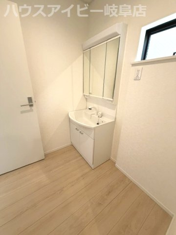岐阜市青柳町新築建売限定1邸！明郷小学校・中央中学校！最寄りのバス停徒歩4分！お車2台可能！の独立洗面台|岐阜市青柳町新築建売限定1邸！明郷小学校・中央中学校！最寄りのバス停徒歩4分！お車2台可能！